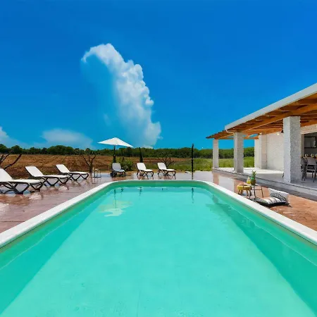 Charming In Poljica With Pool