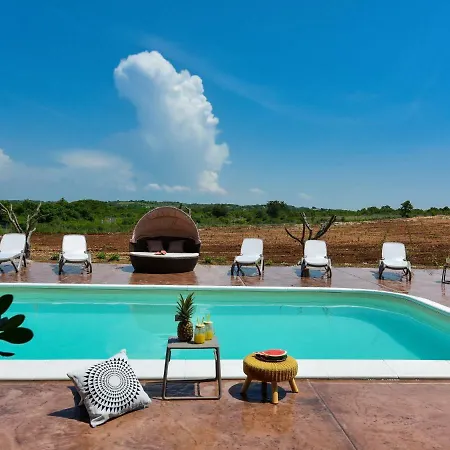 Charming In Poljica With Pool Villa *